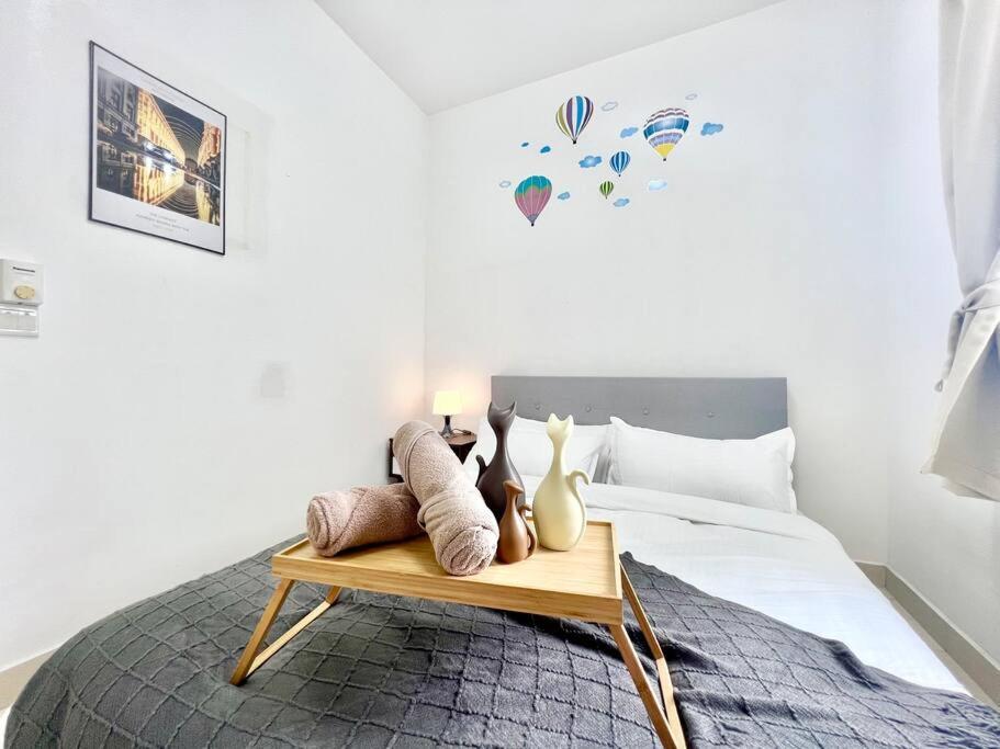 Apartment O3 1-12pax Cozy Setia Alam Sccc Tv&wifi Pool