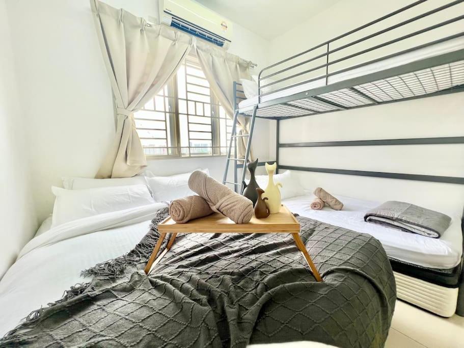 Apartment O3 1-12pax Cozy Setia Alam Sccc Tv&wifi Pool Shah Alam