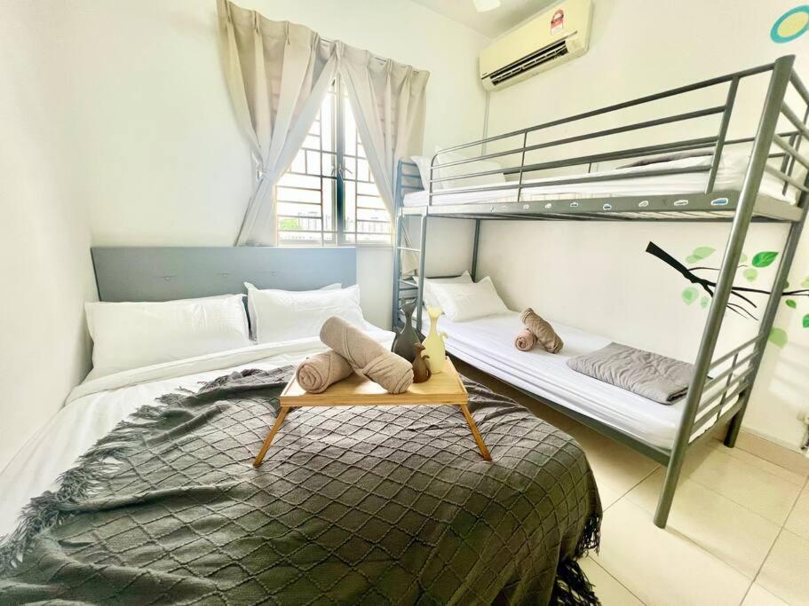 O3 1-12pax Cozy Setia Alam Sccc Tv&wifi Pool