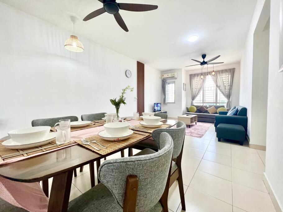 O3 1-12pax Cozy Setia Alam Sccc Tv&wifi Pool * Shah Alam