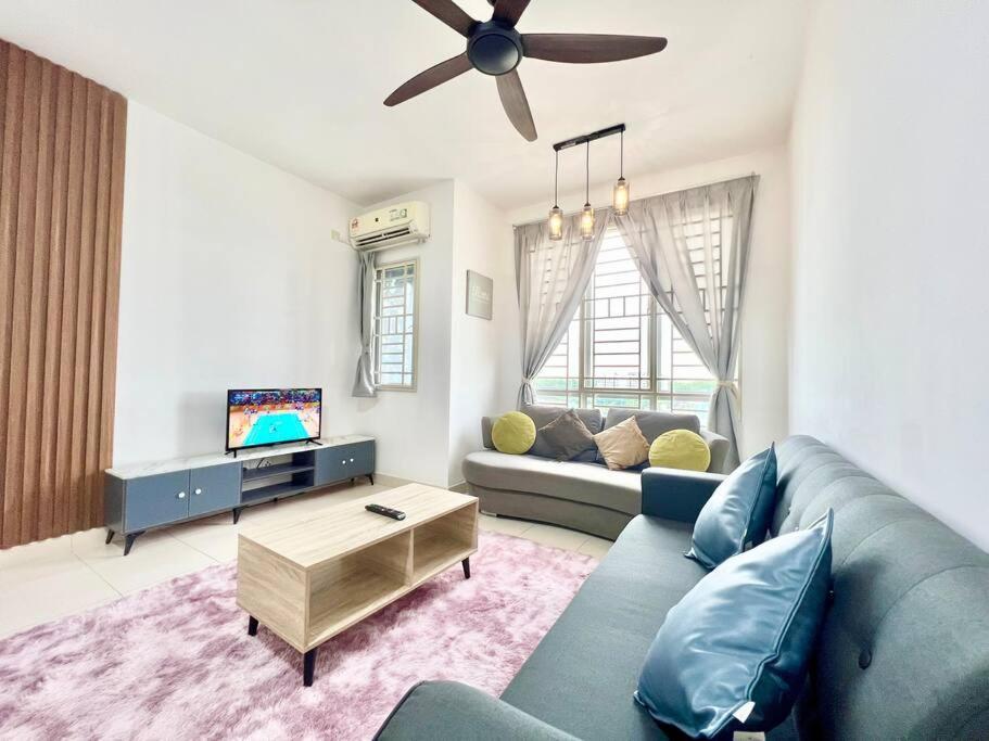 O3 1-12pax Cozy Setia Alam Sccc Tv&wifi Pool Shah Alam