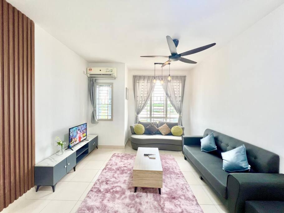 O3 1-12pax Cozy Setia Alam Sccc Tv&wifi Pool Shah Alam
