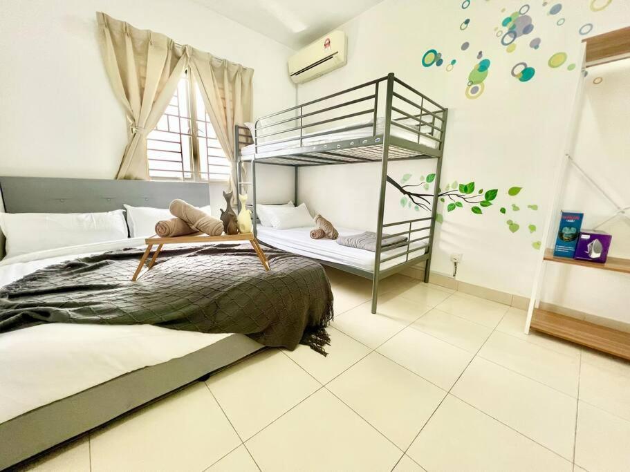 Apartment O3 1-12pax Cozy Setia Alam Sccc Tv&wifi Pool Shah Alam