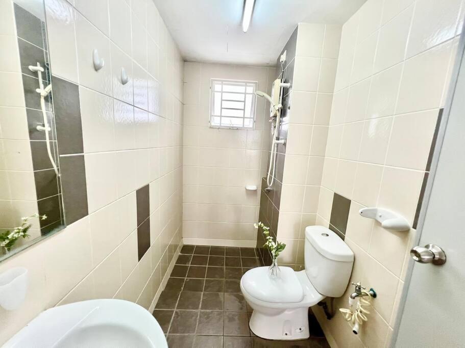 Apartment O3 1-12pax Cozy Setia Alam Sccc Tv&wifi Pool *